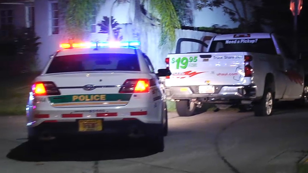 Suspect in U-Haul Truck Filled With Stolen Mail Flees Police in SW Miami-Dade