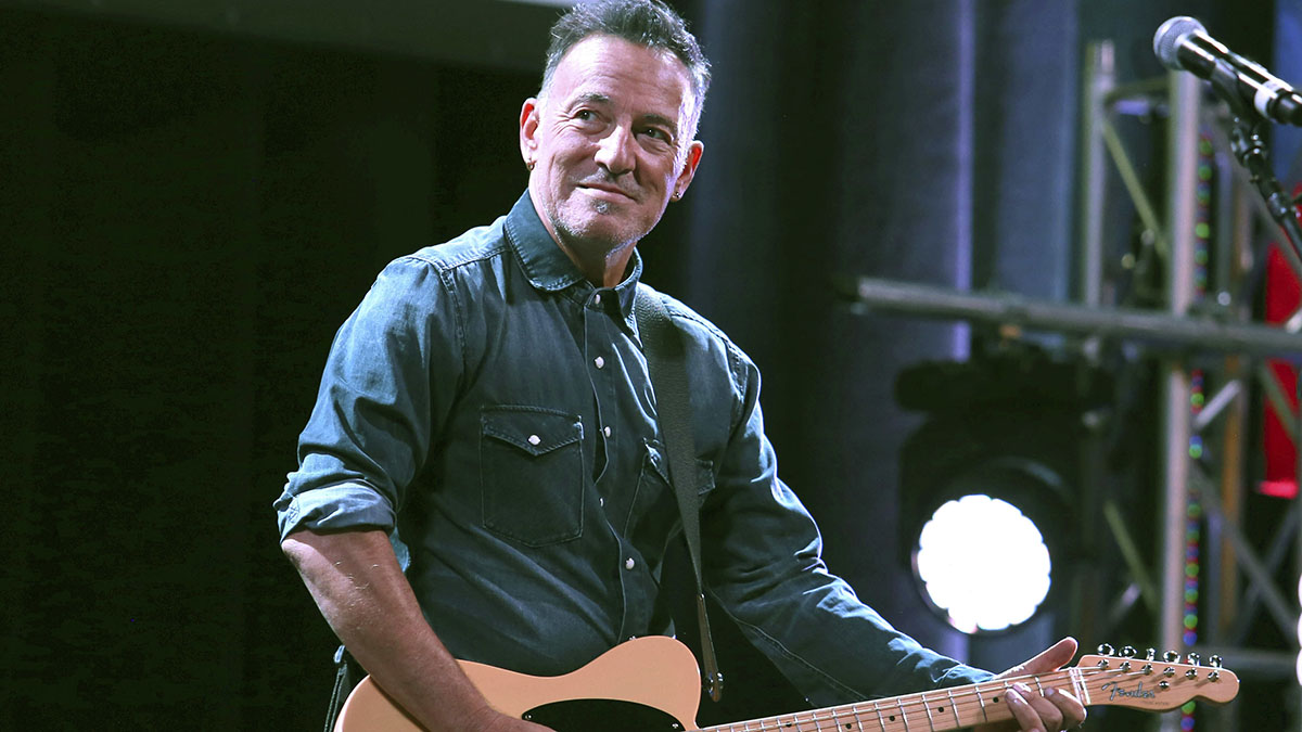 Bruce Springsteen’s Artifacts Coming to Grammy Museum Bruce Springsteen’s Artifacts Coming to Grammy Museum