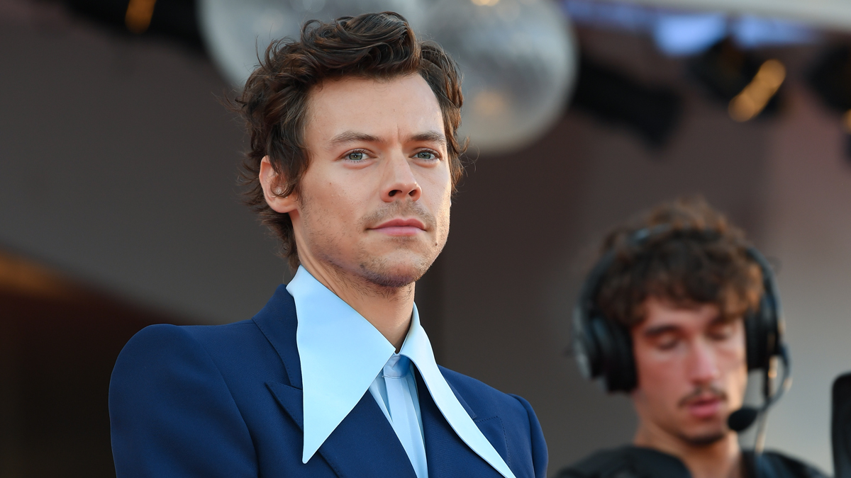 See How Harry Styles Honored Queen Elizabeth II at Live performance Several hours Soon after Her Loss of life See How Harry Styles Honored Queen Elizabeth II at Live performance Several hours Soon after Her Loss of life