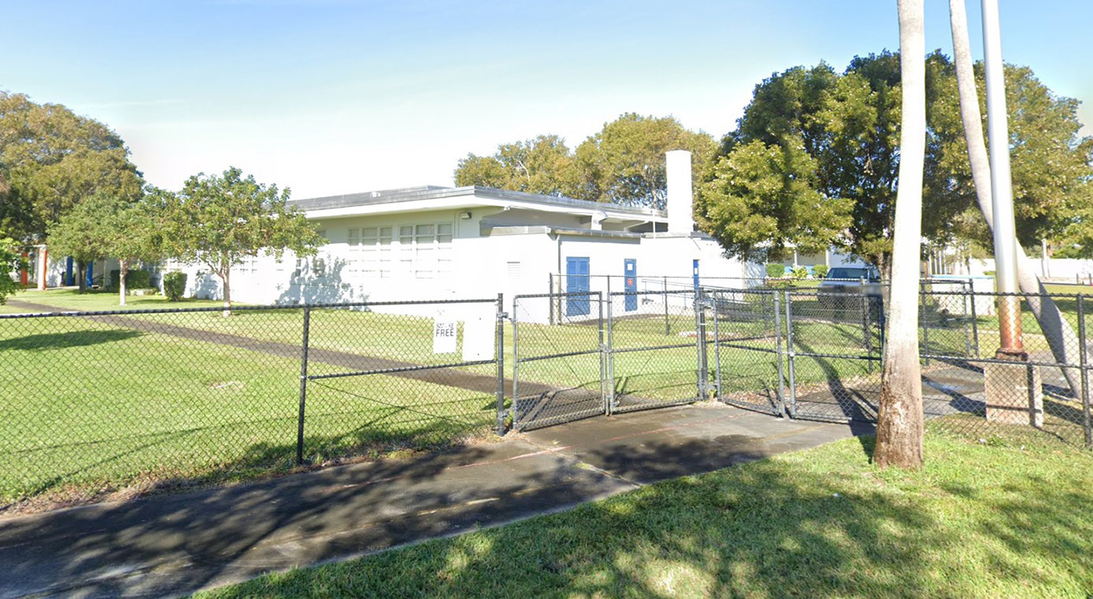 Police Searching for Man Who Tried to Lure Girl Near Fort Lauderdale School