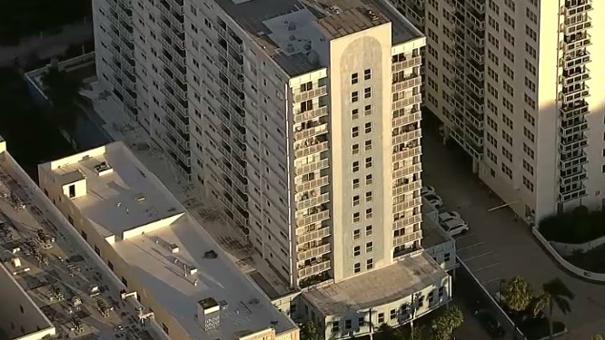 102722 Port Royale condo building Collins Avenue Miami Beach