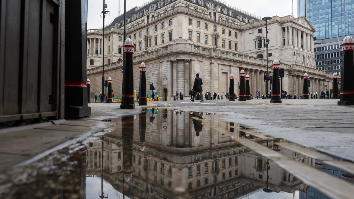 Bank of England Strengthens Emergency Stimulus to Help Ease Market Turmoil - Vimarsana News