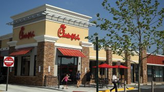 From Chick-Fil-A to Taco Bell, These Are the Fastest and Slowest Fast Food Drive-Thrus in America