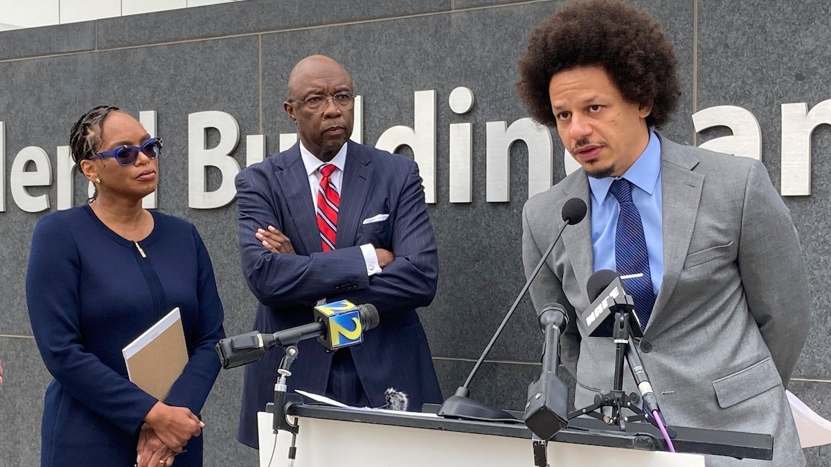 Eric André, Clayton English Sue Clayton Police Over Drug Search at Atlanta Airport – NBC 6 South Florida - Vimarsana News
