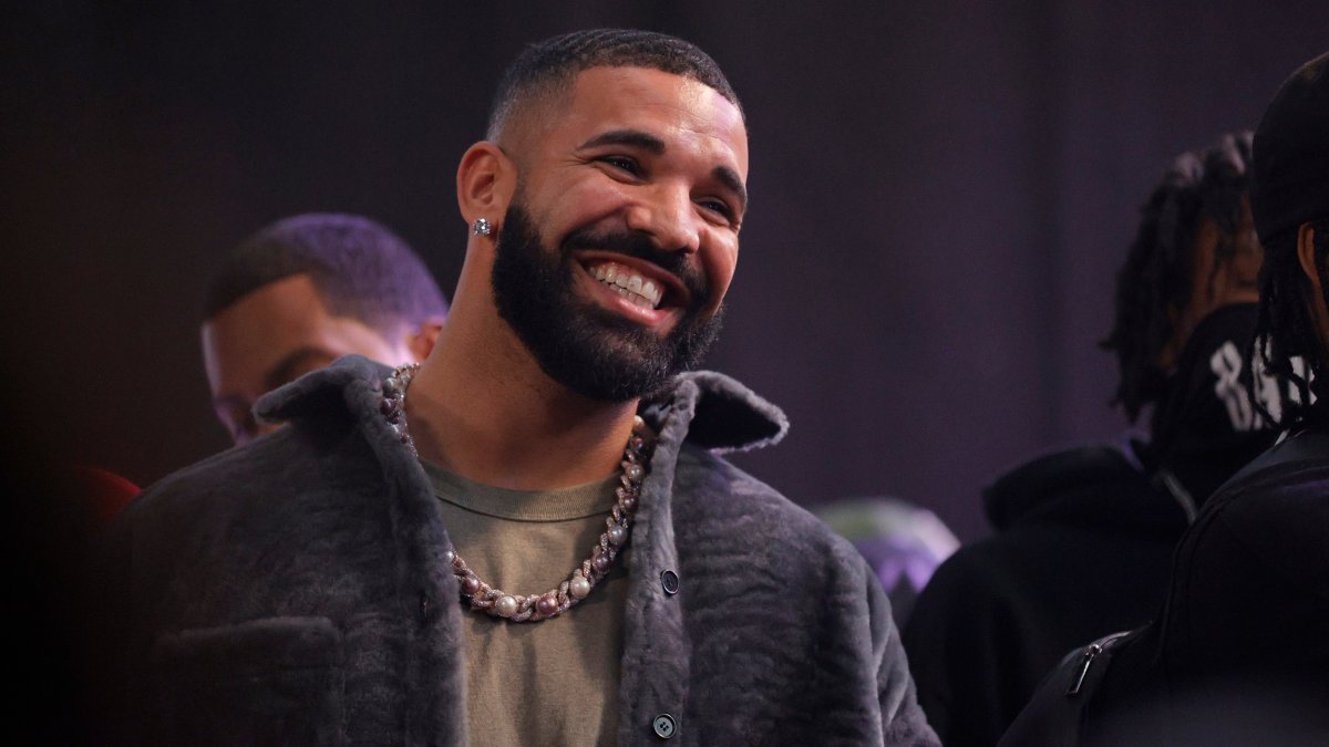 You can Never ever Guess the Gifts Drake Gave His Guests at Birthday Social gathering