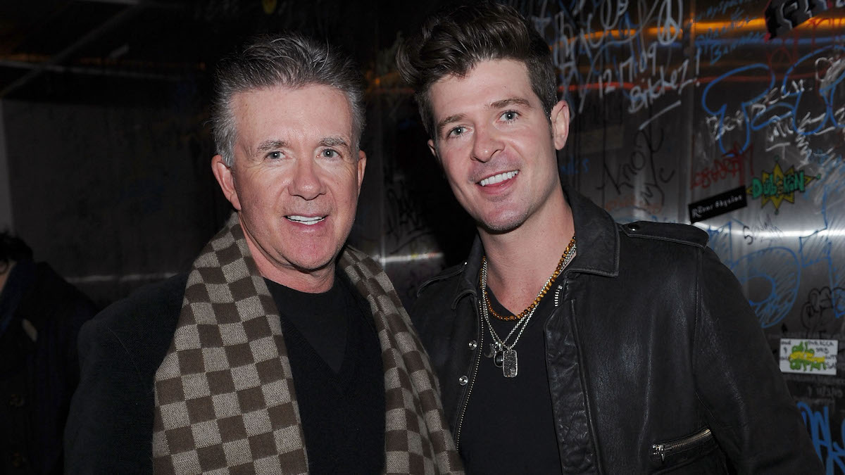 Robin Thicke Performs the ‘Growing Pains’ Concept Music in Tribute to Late Father Robin Thicke Performs the ‘Growing Pains’ Concept Music in Tribute to Late Father