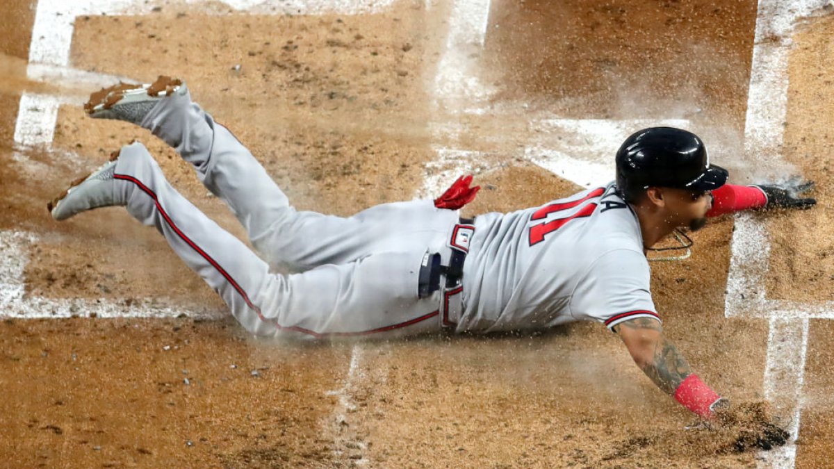 Braves rally past Cards for 2-1 series lead