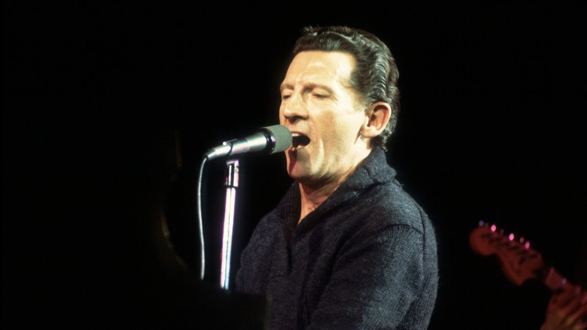 Jerry Lee Lewis, ‘Great Balls of Fire’ Singer Recognized for Outrageous Type and Private Lifestyle, Dies at 87