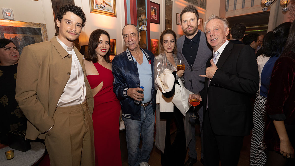 ‘White Lotus’ Time 2 Premiere Returns With Laughs, Additional Murder Secret ‘White Lotus’ Time 2 Premiere Returns With Laughs, Additional Murder Secret