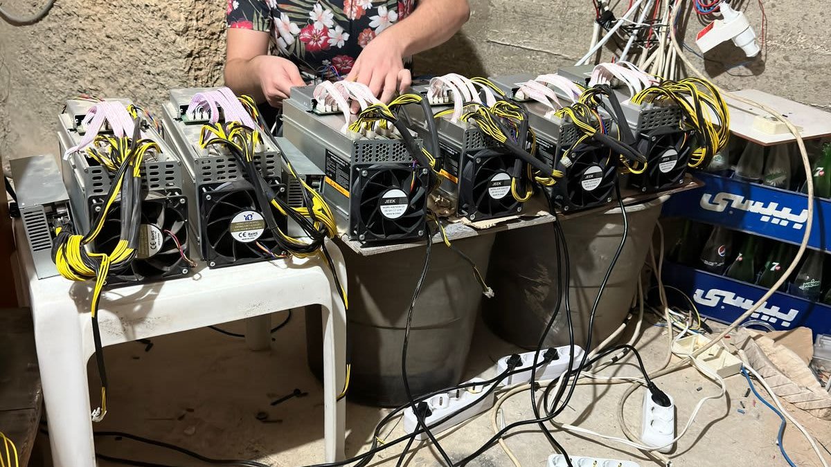 This 22-Year-Old Survives Lebanon With a Bitcoin Mining Business That's Been Earning $20,000 a Month - Vimarsana News