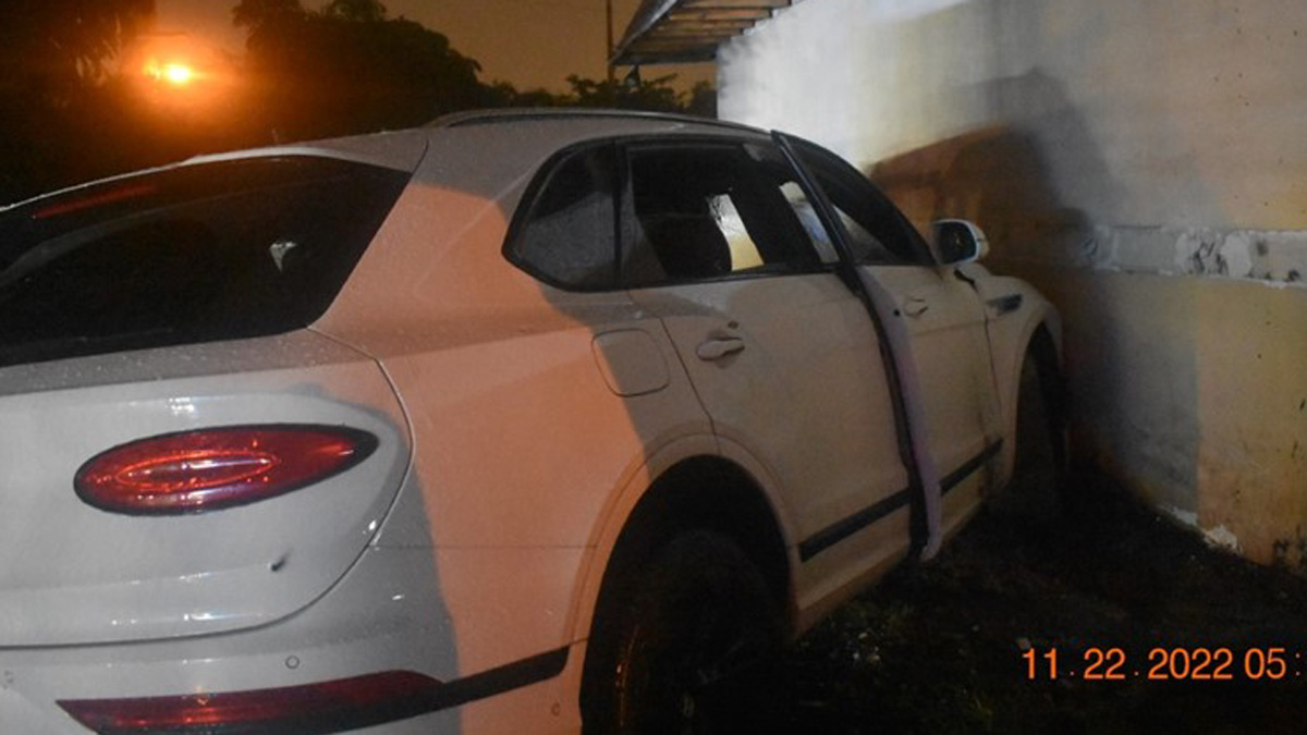 Shooting Suspects Flee After Bentley Crashes Into Pembroke Pines Funeral Home: FHP