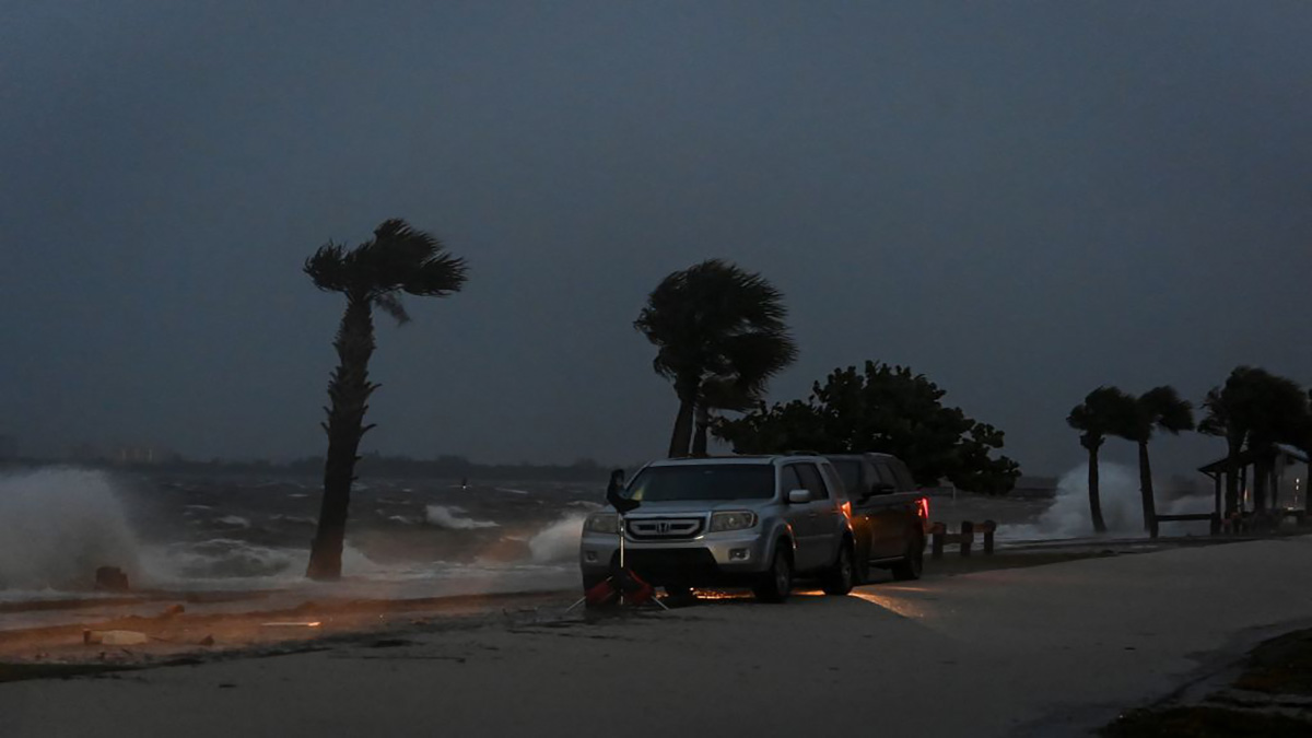 People check-out the waves at Causeway Beach Park before Hurricane Nicole makes landfall in Jensen Beach, Florida on November 9, 2022. – Nicole, now a category 1 hurricane, is expected to make landfall over Florida’s coast overnight. (Photo by Eva Marie UZCATEGUI / AFP) (Photo by EVA MARIE UZCATEGUI/AFP via Getty Images)