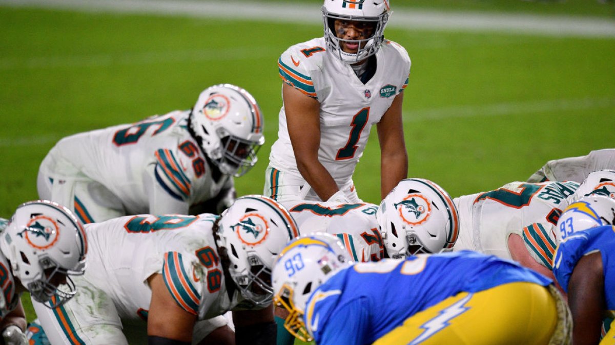 who are the miami dolphins playing tonight
