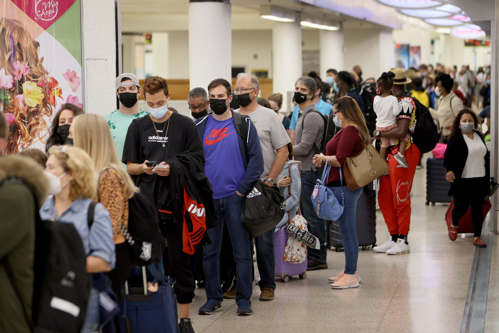 Travelers Crowd South Florida Airports, Roadways Ahead of Thanksgiving Holiday