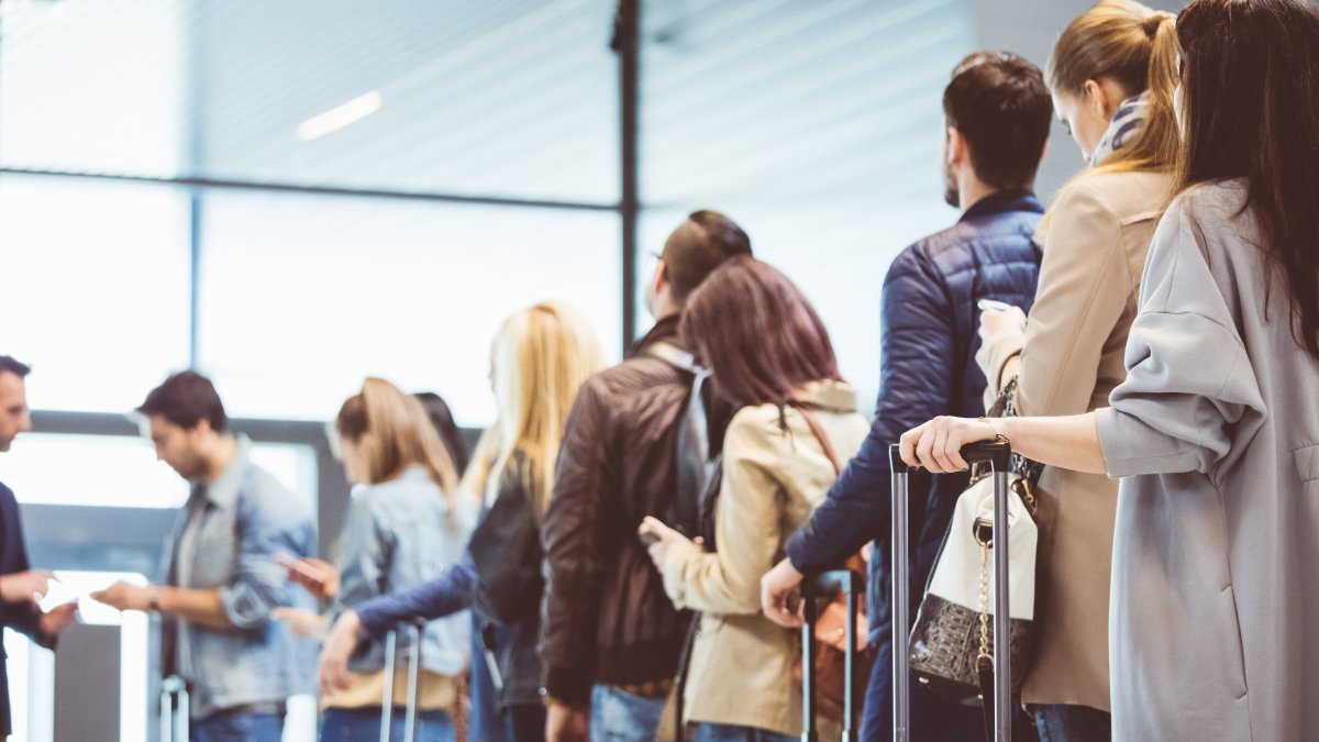 These Are The Busiest Days to Fly During the Winter Holidays - Vimarsana News