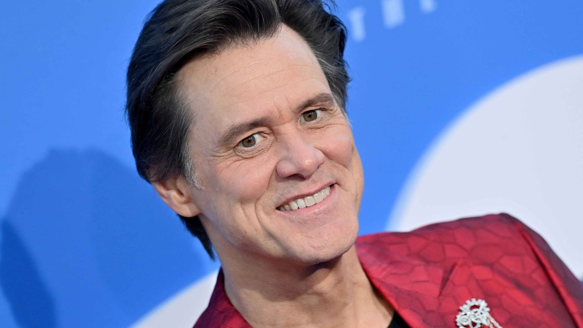 Russia Bans 100 Canadians, Which include Jim Carrey