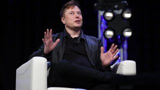 America’s Richest Lost $660 Billion Collectively in 2022 — Elon Musk Lost the Most