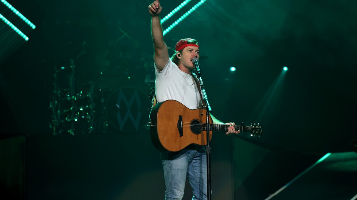 Morgan Wallen offers update from physicians just forward of Wrigley Field exhibits