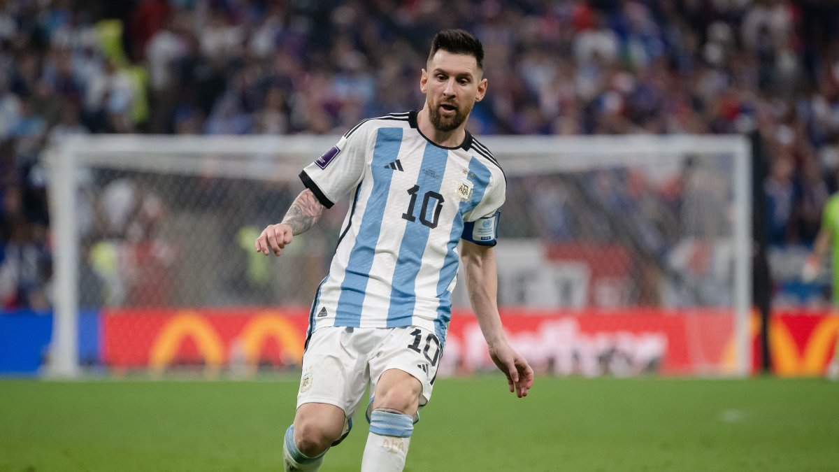 Lionel Messi's Transfer to Miami Breaks Shirt Sales Record in First 24  hours - News18