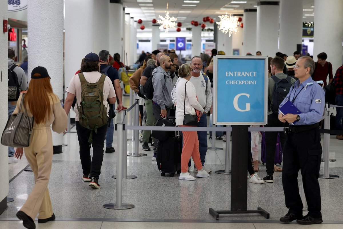 Delays, cancellations continue at South Florida airports ahead of Fourth of July holiday - Vimarsana News