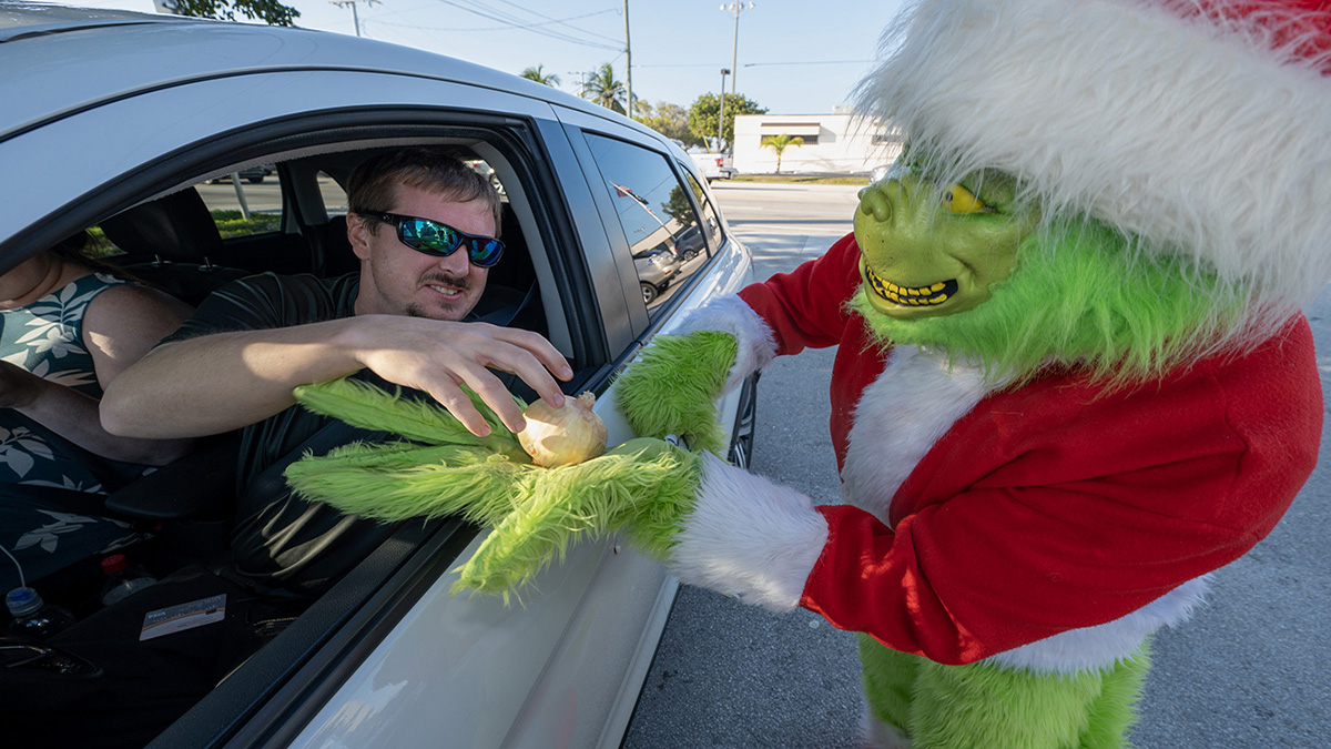 Florida Keys Sheriff's Officer Plays Grinch To Issue Motorists Onions Instead of Tickets