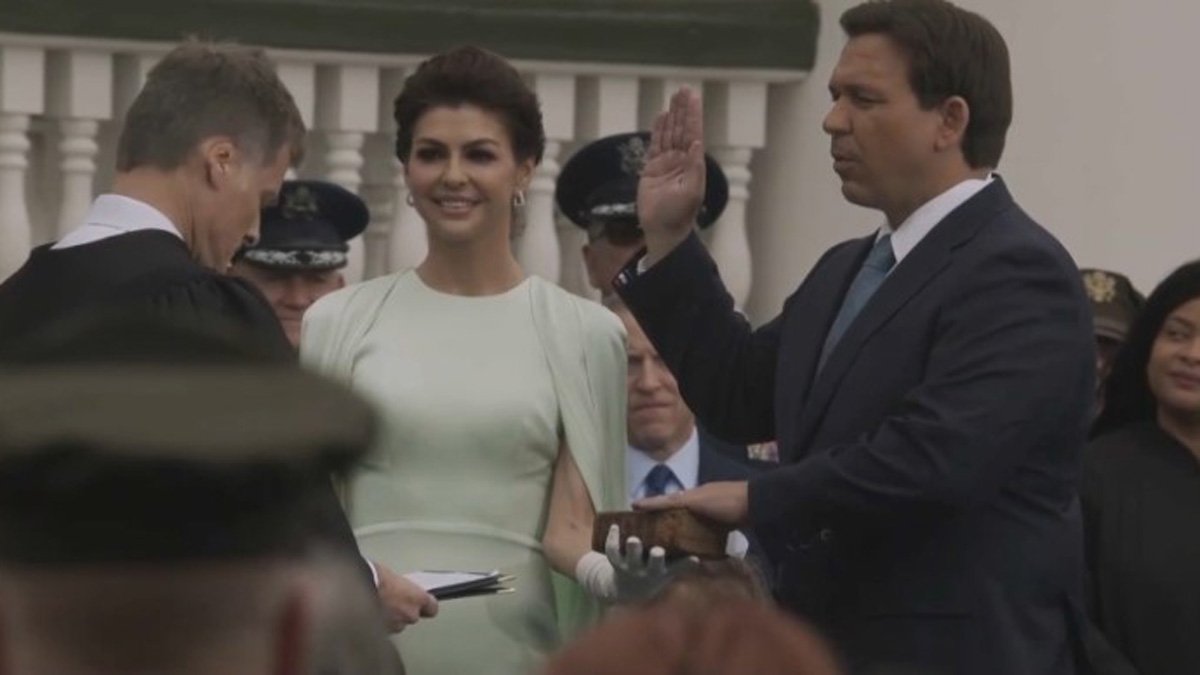 Florida Gov. DeSantis Begins 2nd Term Ahead of Potential Presidential Bid - Vimarsana News