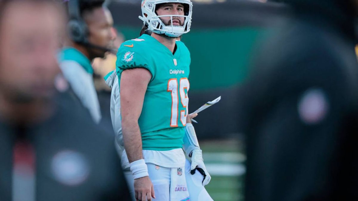 Dolphins QB Tua Tagovailoa out, rookie Skylar Thompson to start