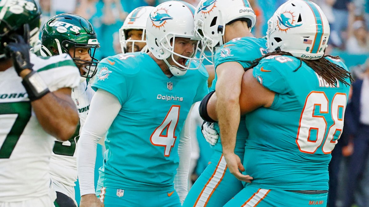 Pro Football Network on X: For the first time since 2016, the #Dolphins  are playoff bound! 