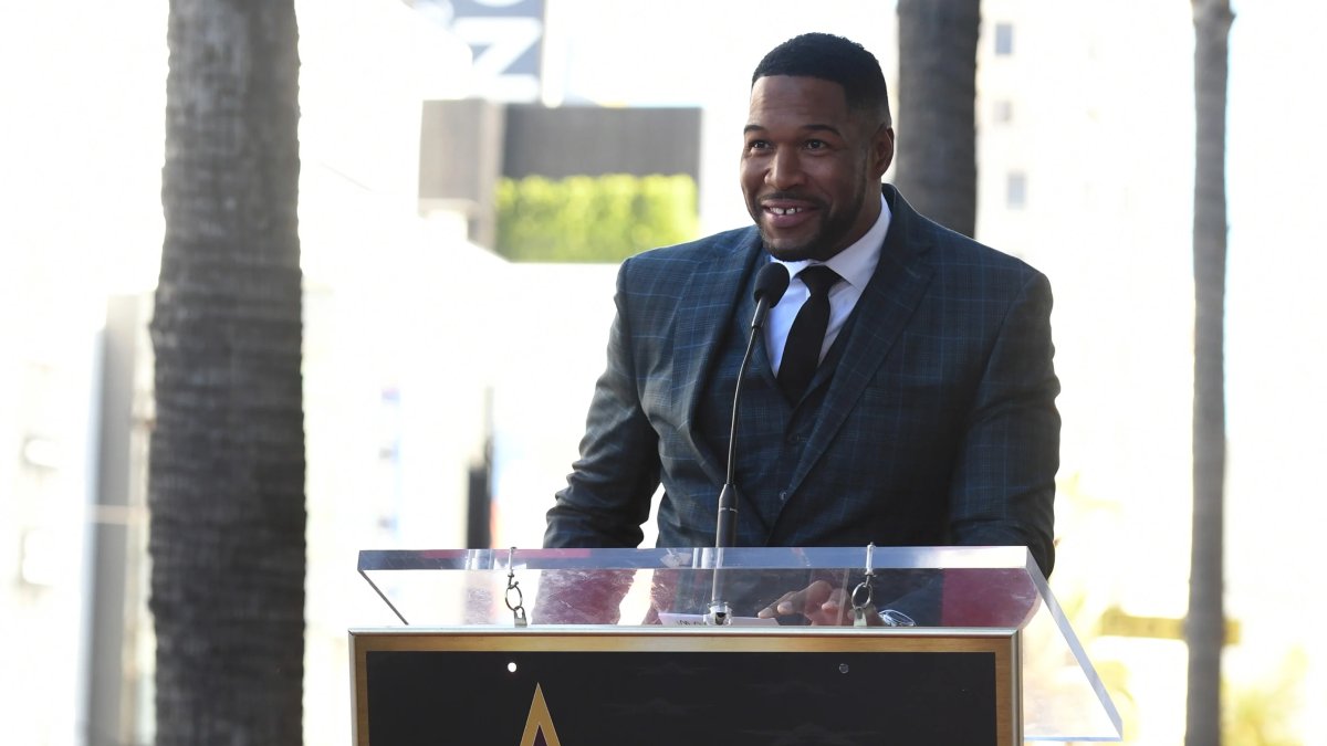 NFL Hall of Famer Michael Strahan Gets Star on Hollywood Wander of Fame