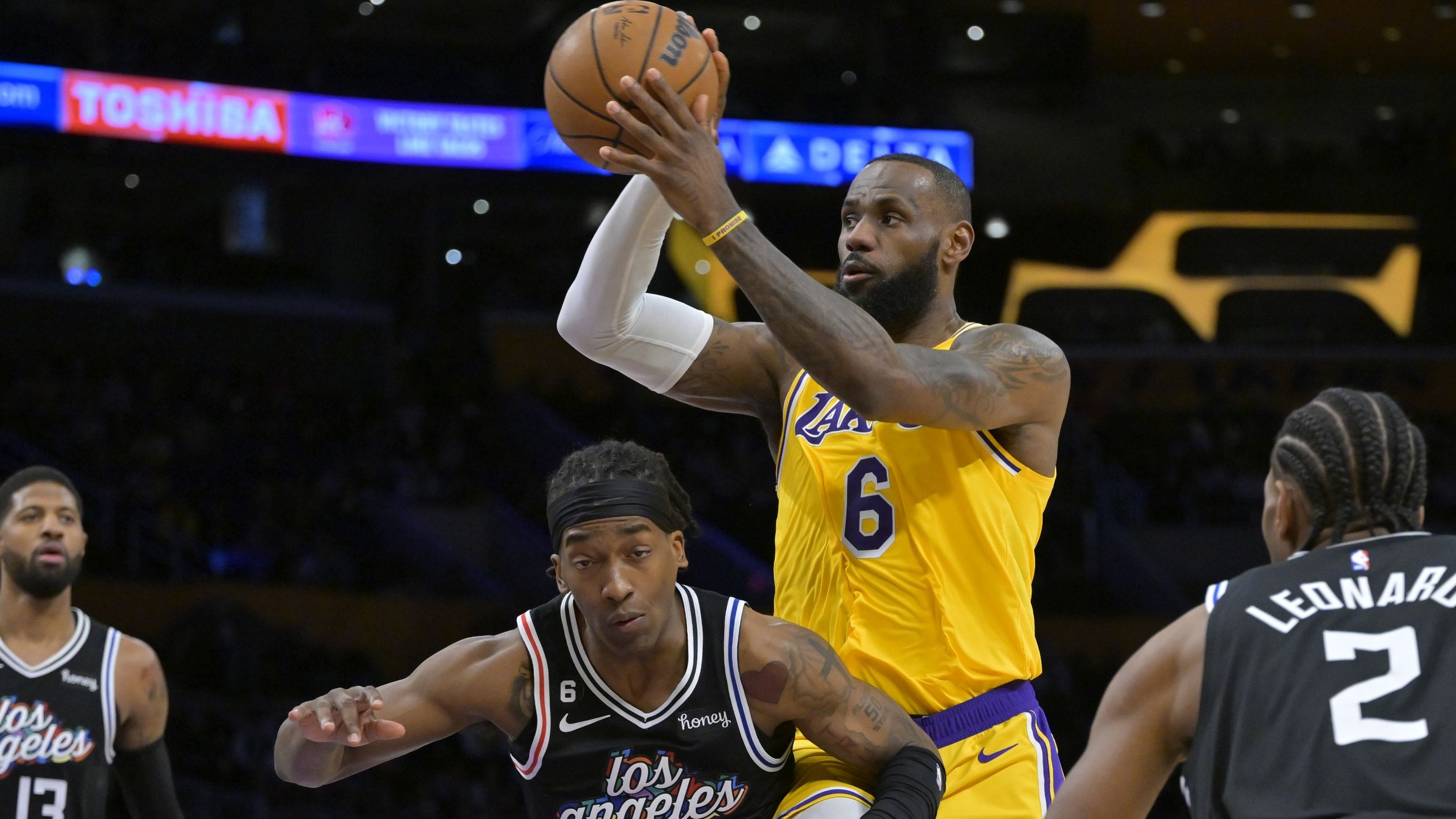 LeBron James, Lakers extend impressive streaks with most popular