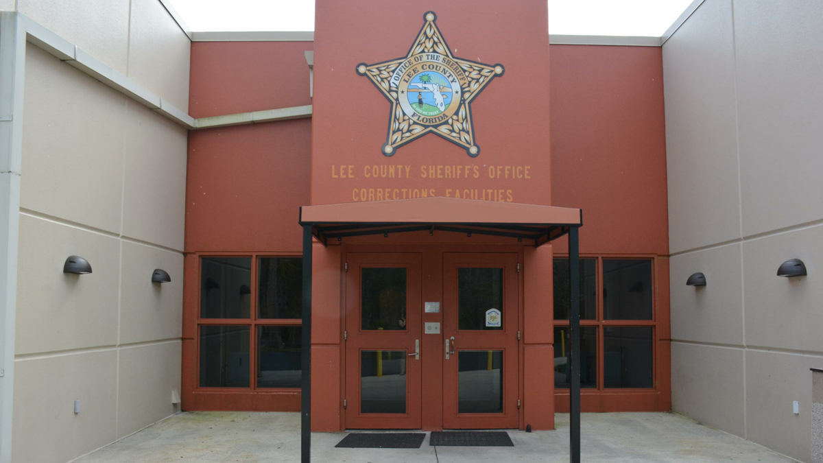 Lee County Sheriff Arrest Today Sale Online | Www.changeyourwindows.com