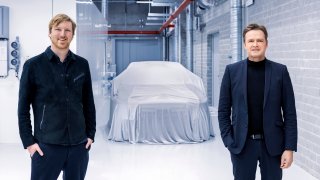 Austin Russell, Luminar founder and CEO, with Markus Schäfer, Mercedes-Benz AG chief technology officer at Mercedes-Benz’ Sindelfingen, Germany plant.