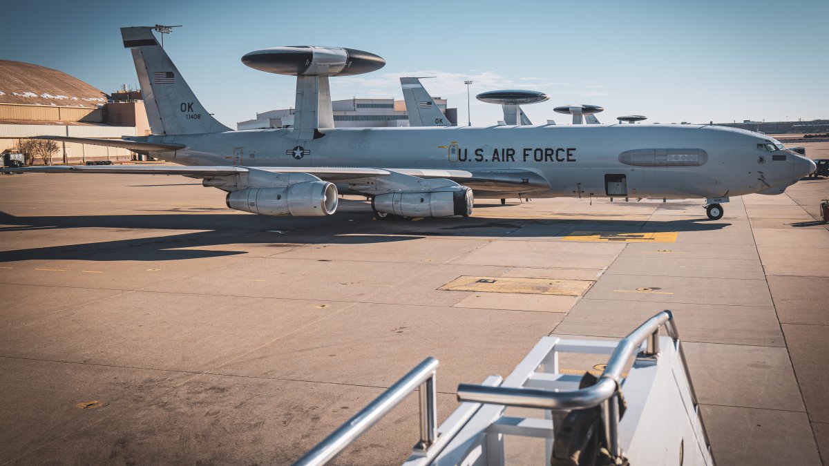 Air Force's Aging E-3 Sentry Stirs Questions of Airborne-Battle Readiness - Vimarsana News