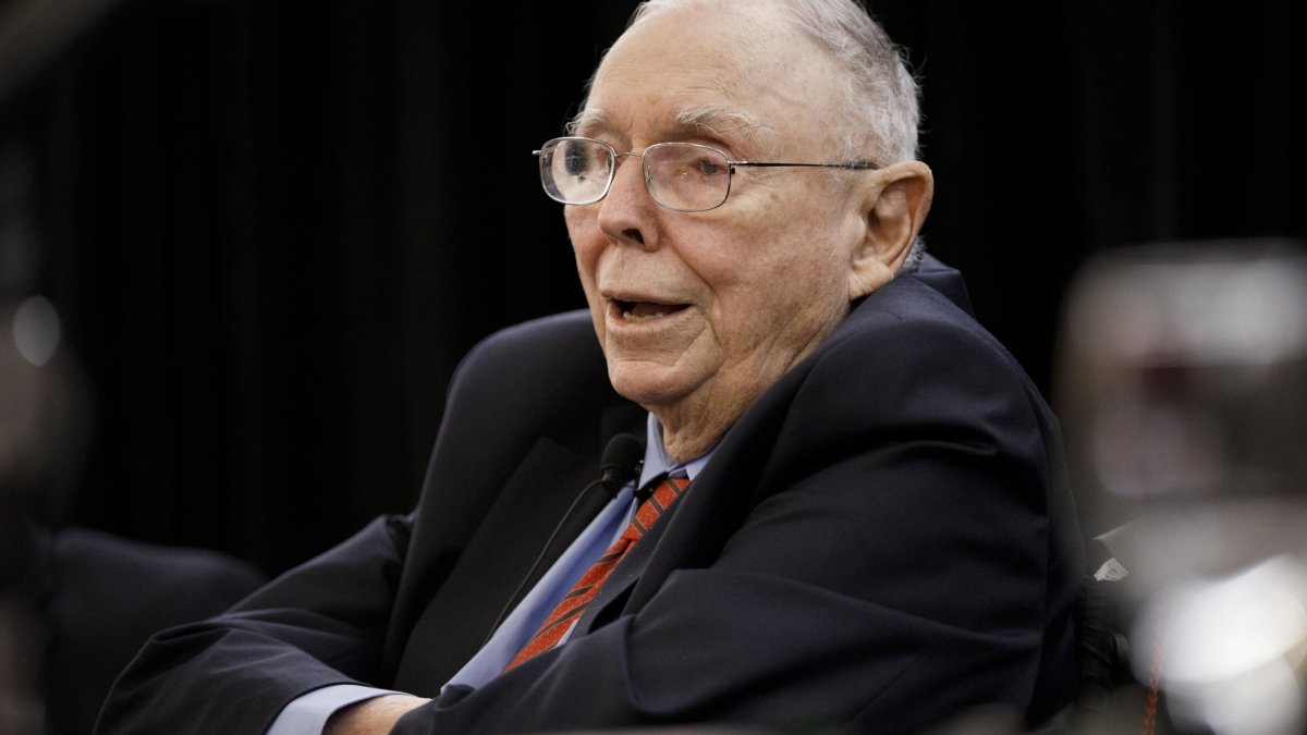 Billionaire Charlie Munger: Cryptocurrency Is 'Crazy, Stupid Gambling,' and 'People Who Oppose My Position Are Idiots' – NBC 6 South Florida - Vimarsana News