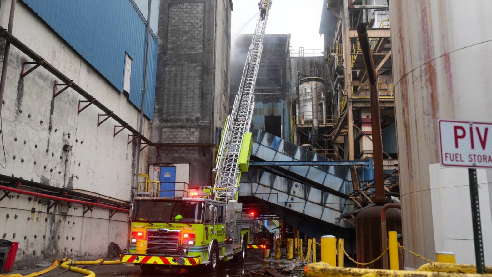 In Photos: Shocking Images Show Crews Battle Massive Fire at Doral ...