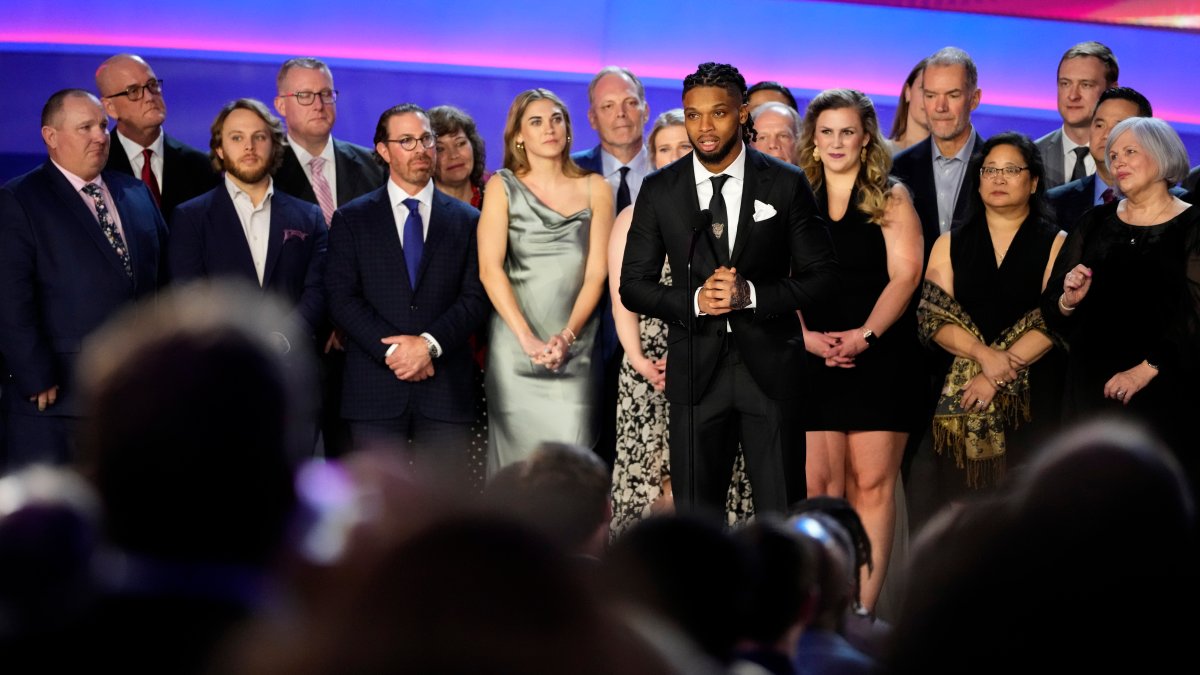 Damar Hamlin Joins Very first Responders Who Saved His Life at NFL Honors