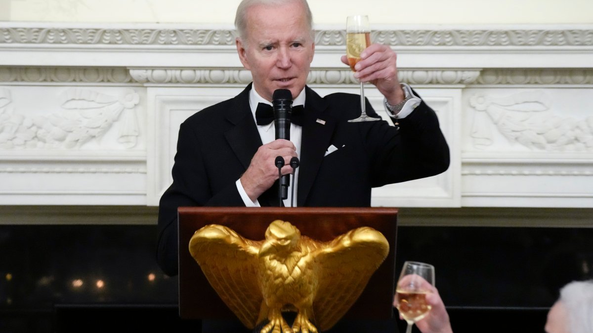 Biden Hosts Dinner at White House in Effort Towards Bipartisanship – NBC 6 South Florida - Vimarsana News