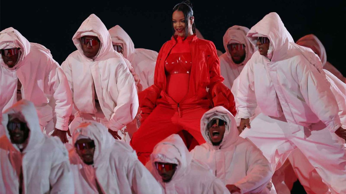 Twitter Goes Wild After Rihanna’s Riveting Tremendous Bowl Halftime General performance