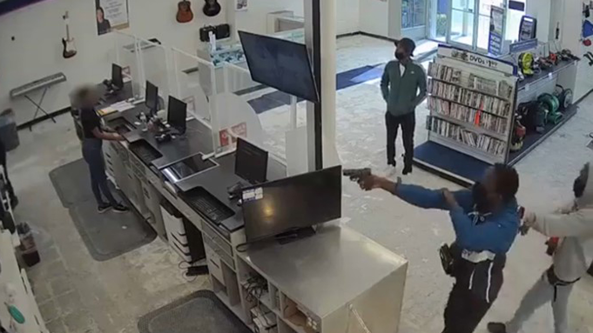Trio Sought After Video Shows Chaotic Smash And Grab Armed Robbery At Broward Pawn Shop Nbc 6