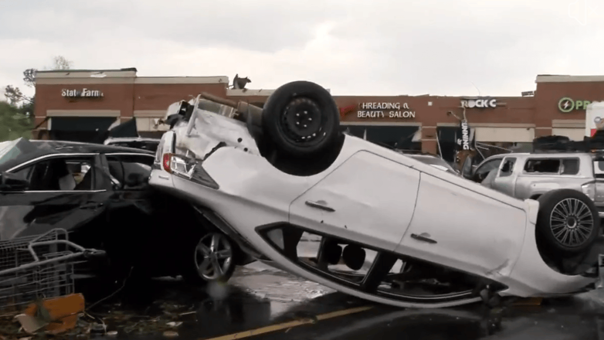 Tornado Slams Little Rock, Smashes Rooftops, Flips Vehicles – NBC 6 South Florida - Vimarsana News