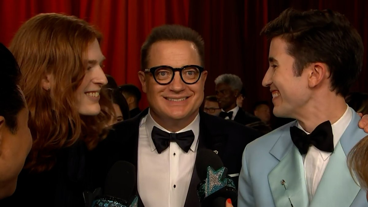 See Brendan Fraser’s Sons Fawn Around Their Dad For the duration of Oscars Pink Carpet Job interview