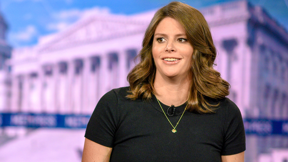 Previous NBC Political Correspondent Kasie Hunt Delivers Infant in Household Bathroom Immediately after 13-Moment Labor