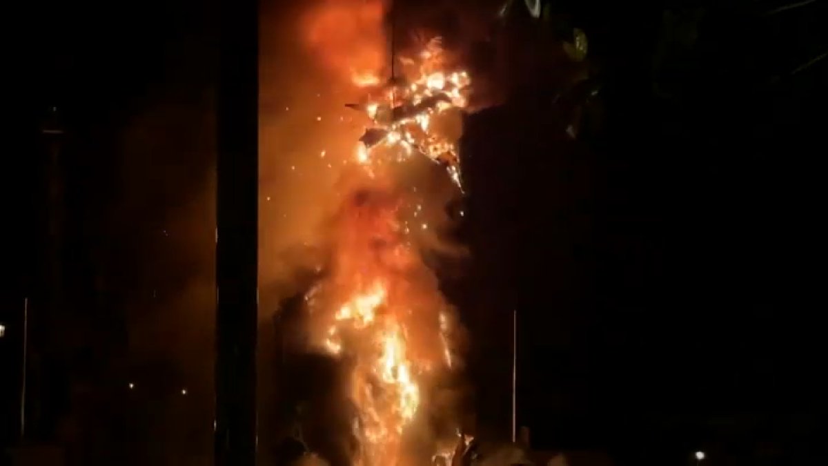 Giant Dragon Catches Fire During 'Fantasmic!' Show at Disneyland – NBC 6 South Florida - Vimarsana News
