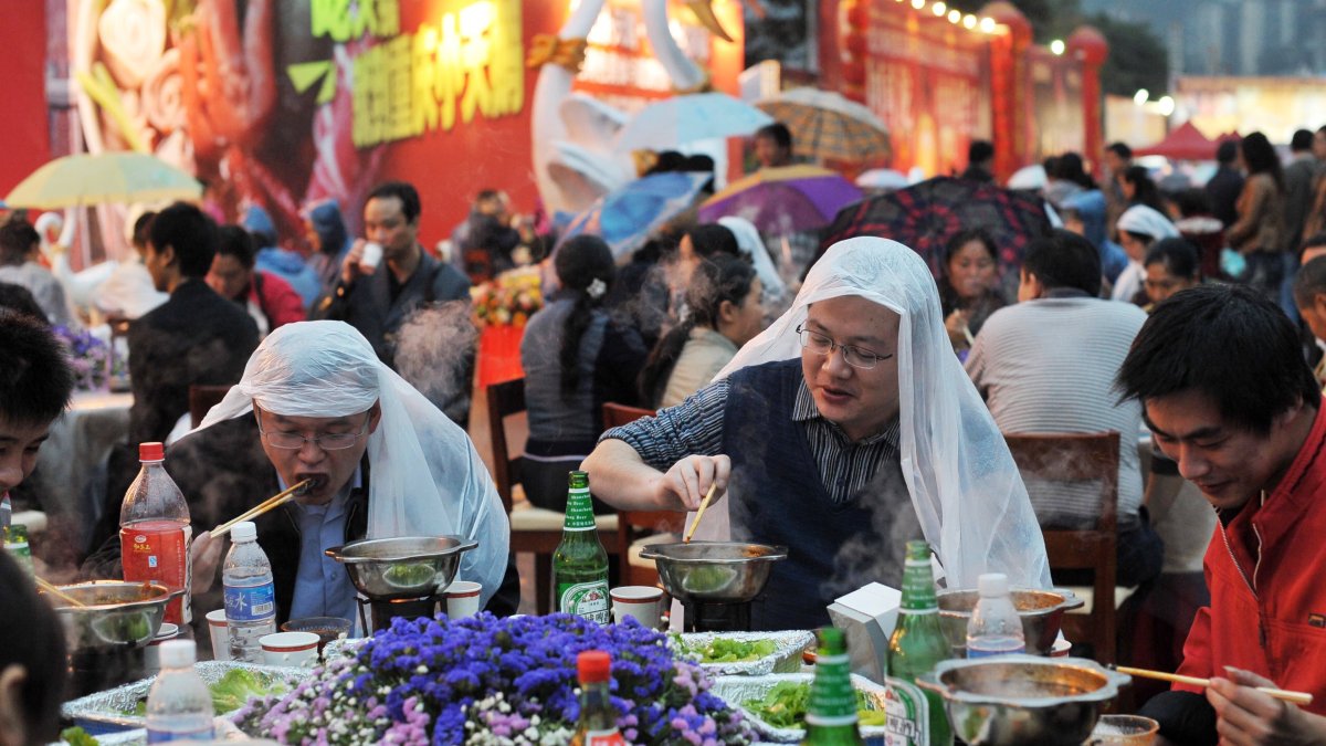 From Hotpot to Bubble Tea, BOFA Says China May Be Seeing Signs of Consumption Recovery - Vimarsana News