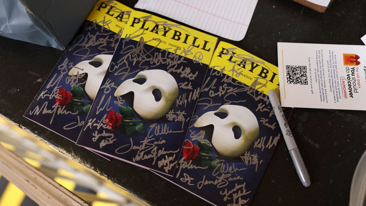 Farewell to Broadway’s Iconic ‘Phantom:’ Remaining Demonstrates Provide Out as Some Tickets Go for Up to ,000