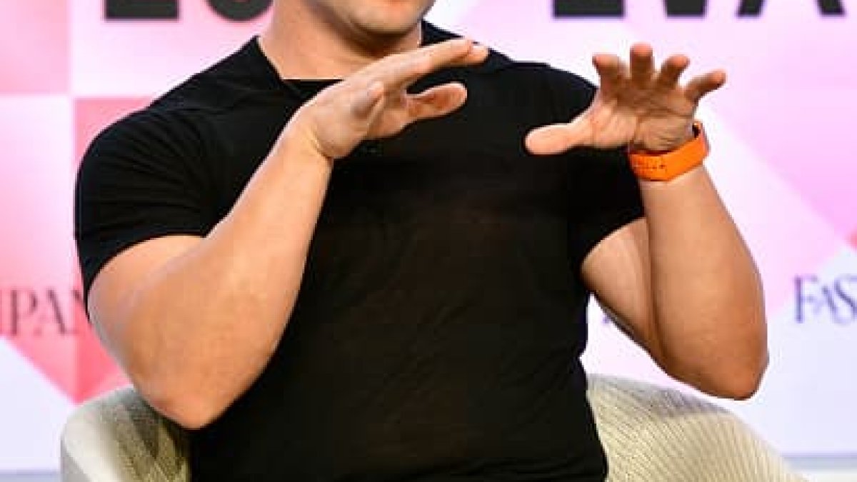 Airbnb CEO Says He Wooed His First Investors With $40 Boxes of Cereal—Now His Company Is Worth $75 Billion - Vimarsana News