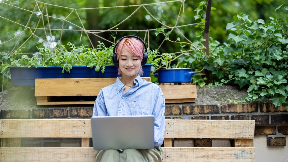 Reddit, Airbnb and 8 More Companies That Let You Work From Home Permanently and Are Hiring Now - Vimarsana News