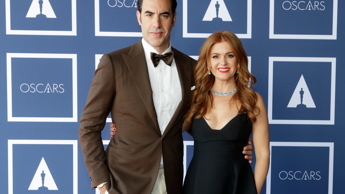 Why Isla Fisher and Sacha Baron Cohen Retain Their 3 Young children Out of the Spotlight