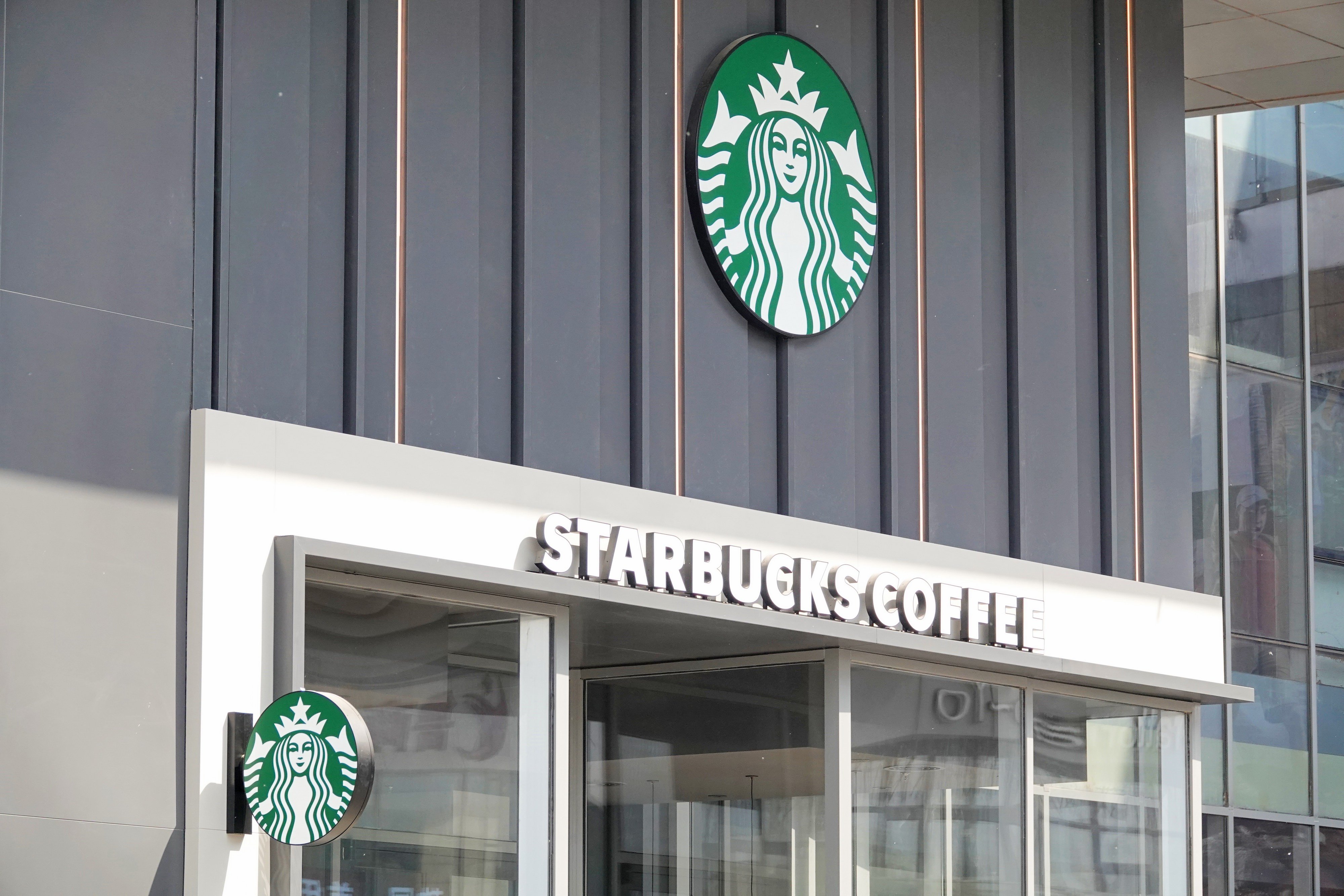 Man Sentenced for Leaving Nooses, Harassing Starbucks Workers - Vimarsana News