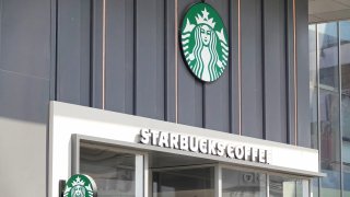 A Starbucks store is seen in Jinan, East China’s Shandong province, March 28, 2023. On March 15, 2023, Starbucks announced its first-quarter results. The revenue of Starbucks in the mainland market decreased by 30% compared with the same period last year.